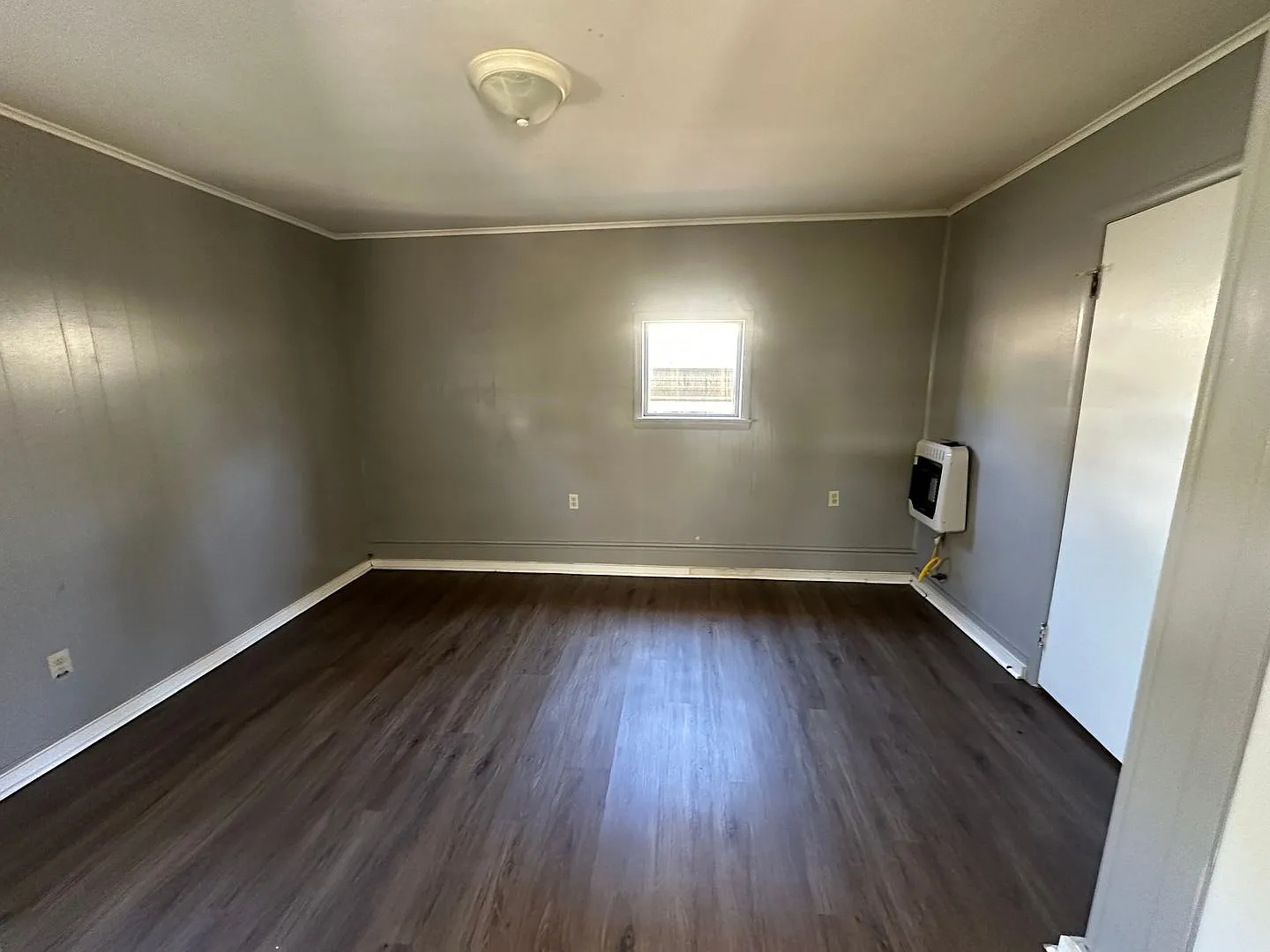 3 Bedroom 1 Bath Home For Rent — Photo 2