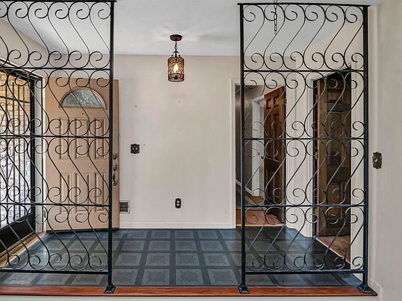 5th image of 9362 Highgate Rd