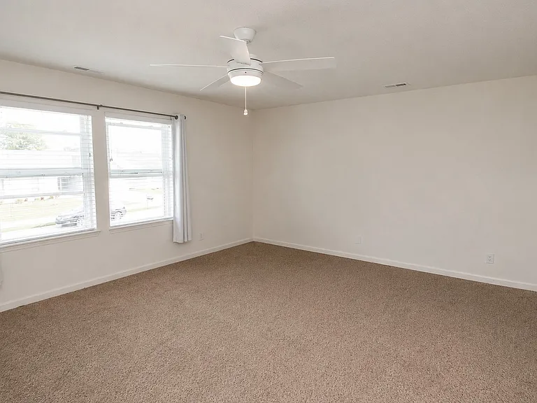 2932 Poinciana Dr — Photo 12