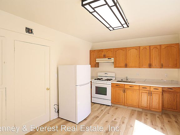 3rd image of 162 28th St