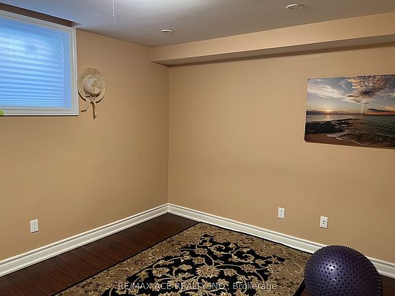 5th image of 15 Settlers Ridge St #Basement