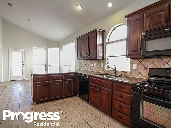 4th image of 5728 Comanche Peak Dr