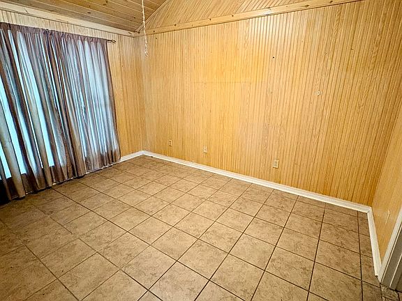 4th image of 1018 Ted Bates Rd