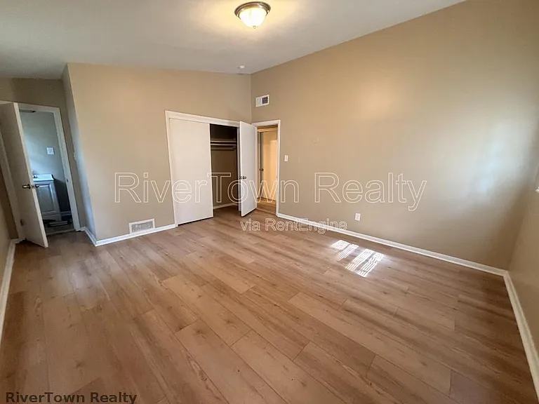 4825 Bridgedale Ave — Photo 7