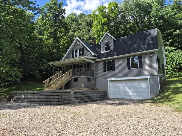117 Cowpath Rd, Aliquippa, PA 15001