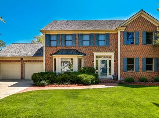 819 Creek Bend Dr, Vernon Hills, IL 60061