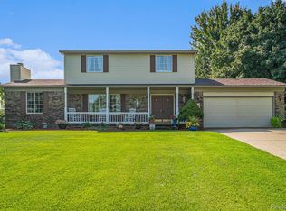 6465 Chickadee Ct, Clarkston, MI 48346