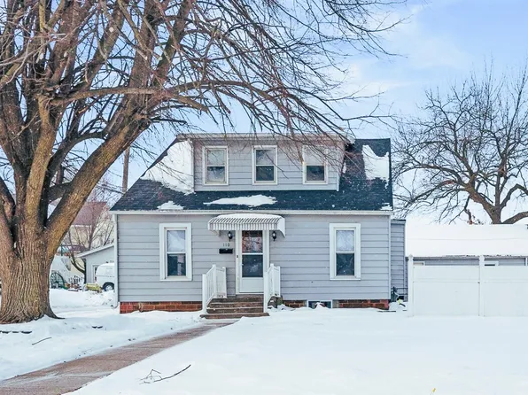 110 N 7th St, Knoxville, IA 50138
