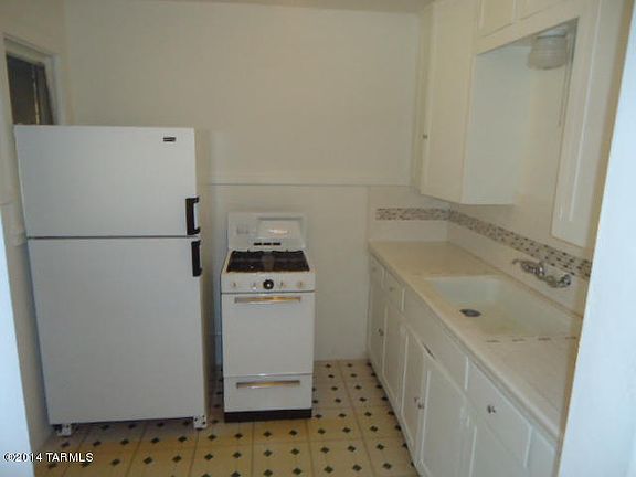 5th image of 3144 E Lee St