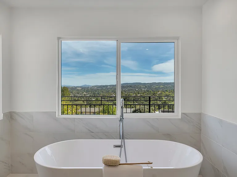 5952 Woodland View Dr — Photo 12