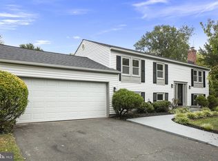 12615 Pinecrest Rd, Herndon, VA 20171