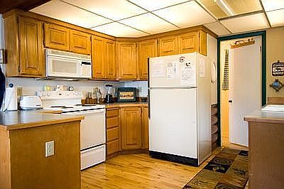 kitchen with all the ameniti