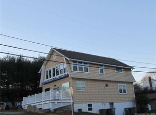 35 Nehantic Dr, Niantic, CT 06357