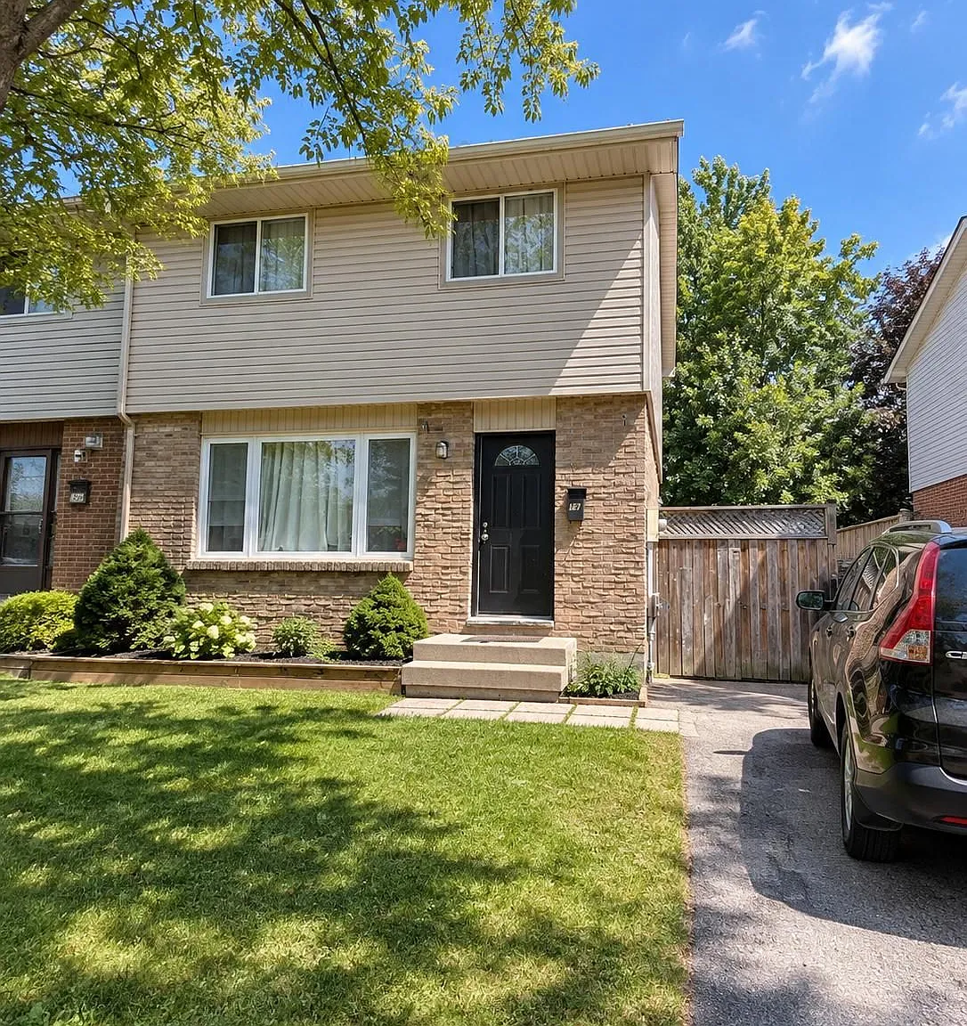 32 Elvira Cres — Photo 1