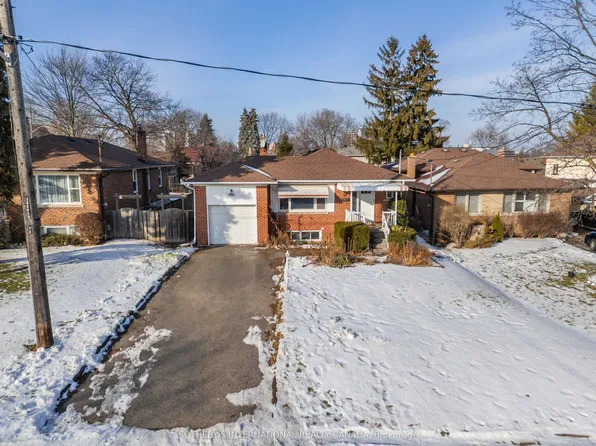4 Riverlea Dr, Toronto, ON M9P 2H1