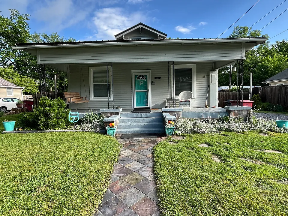 1706 Mary St