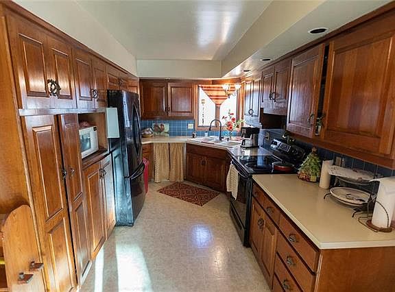 4th image of 23411 NE 100th St