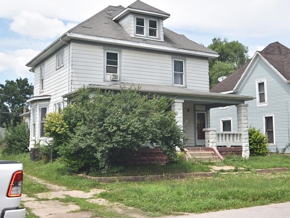 2nd image of 222 W 7th St