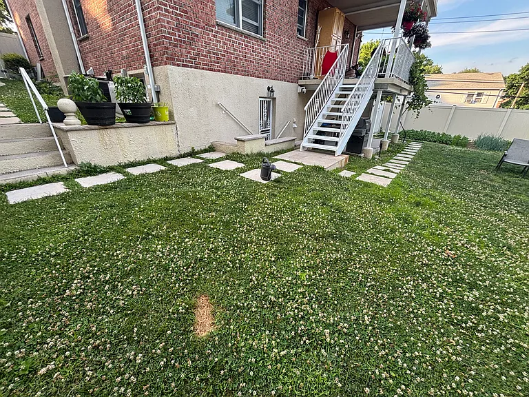 142 Florence St — Photo 10