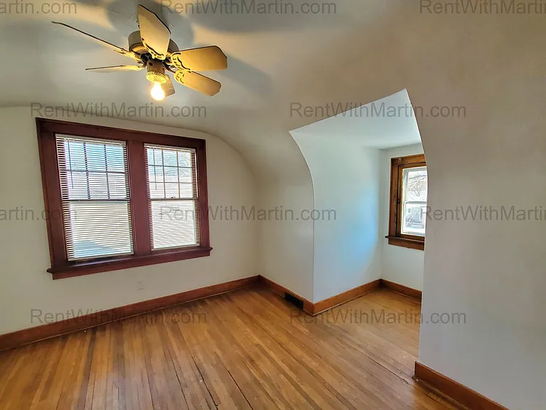 137 Hope Ave — Photo 17