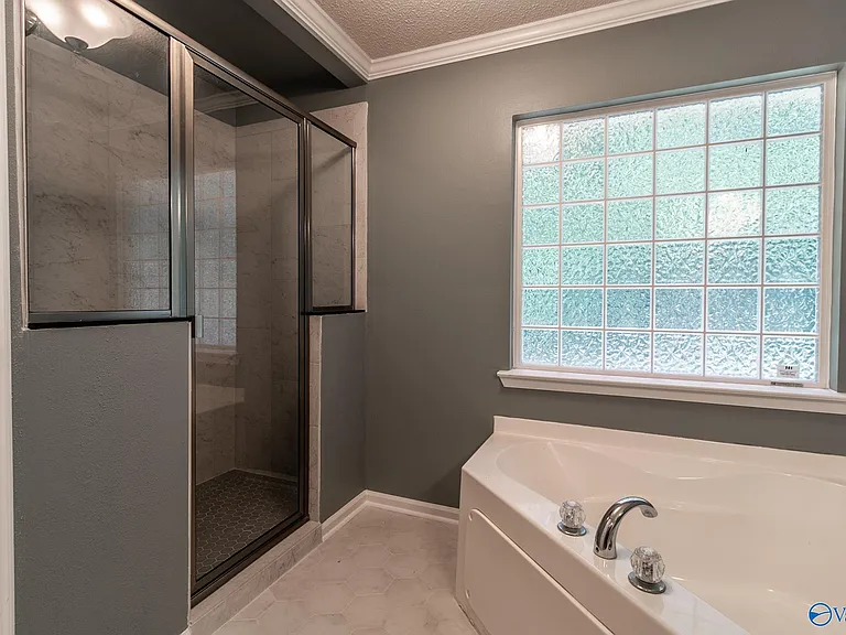 124 Wittington Ln — Photo 27