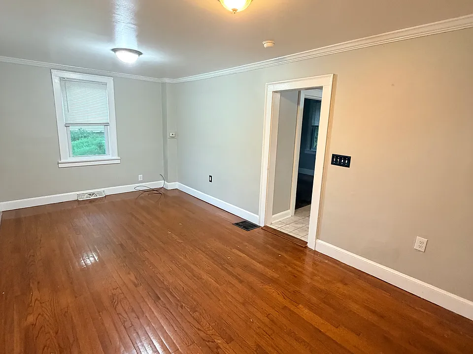 232 N High St