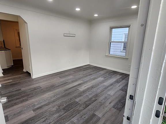 3rd image of 8244 Heyden St