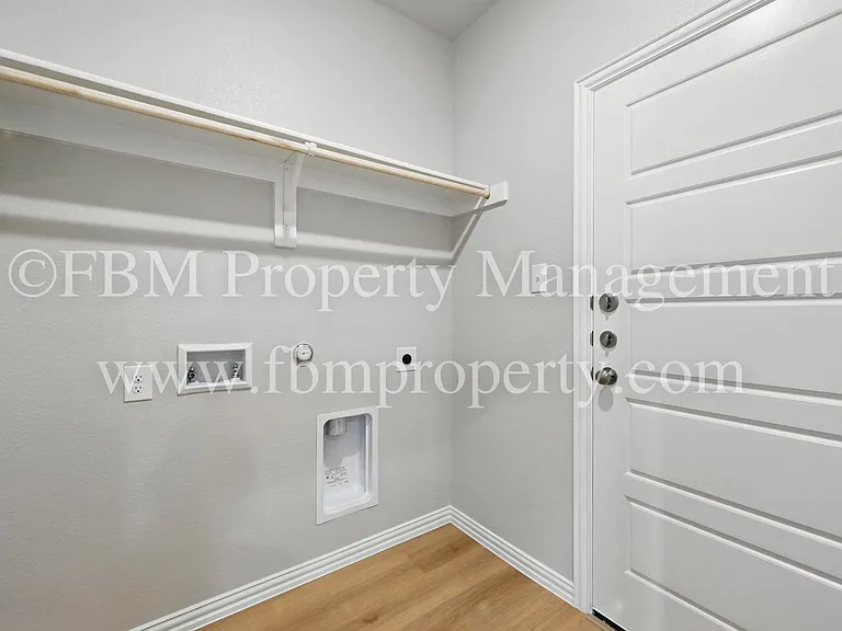 2120 Dena Dr — Photo 11