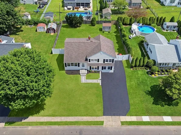 993 Riviera Rd, Warminster, PA 18974