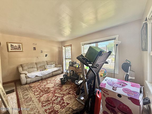 4th image of 1423 Thornberry Ave