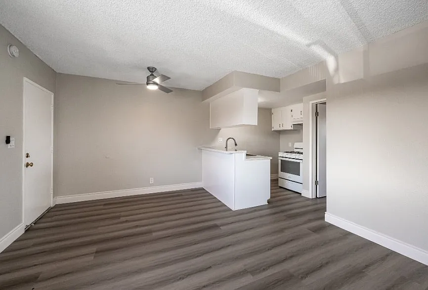Building Photo - 1408 N Citrus Ave #LO69