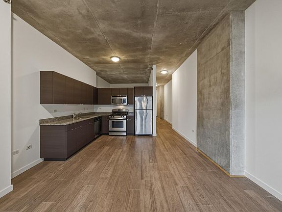 5th image of 235 W Van Buren St Unit 3021