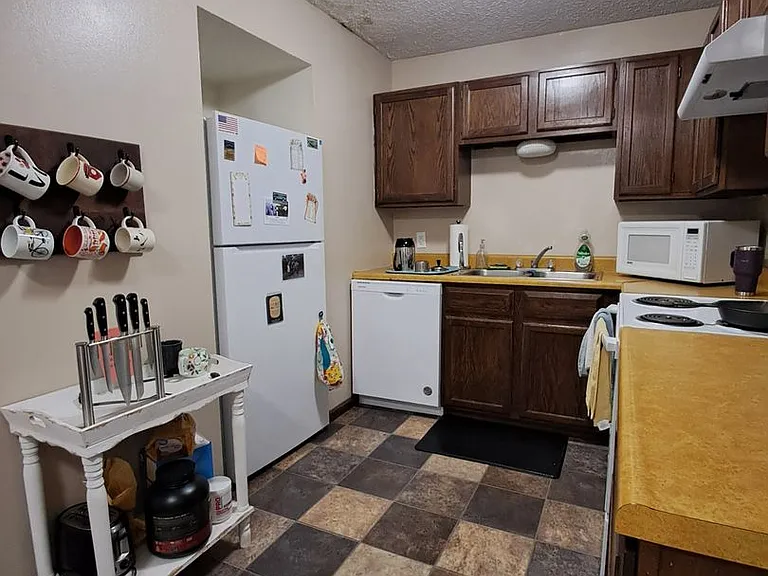 831 & 837 E Wayne Ave — Photo 14