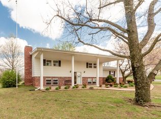 105 Oakland Ln, Coffeyville, KS 67337