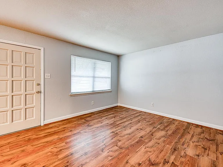 601 Mimi Ln #2 — Photo 14