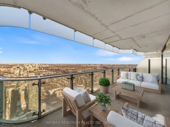 1 Bloor St E Unit 6010, Toronto, ON M4W 0A8