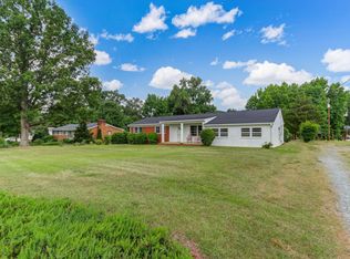 915 Ritters Lake Rd, Greensboro, NC 27406