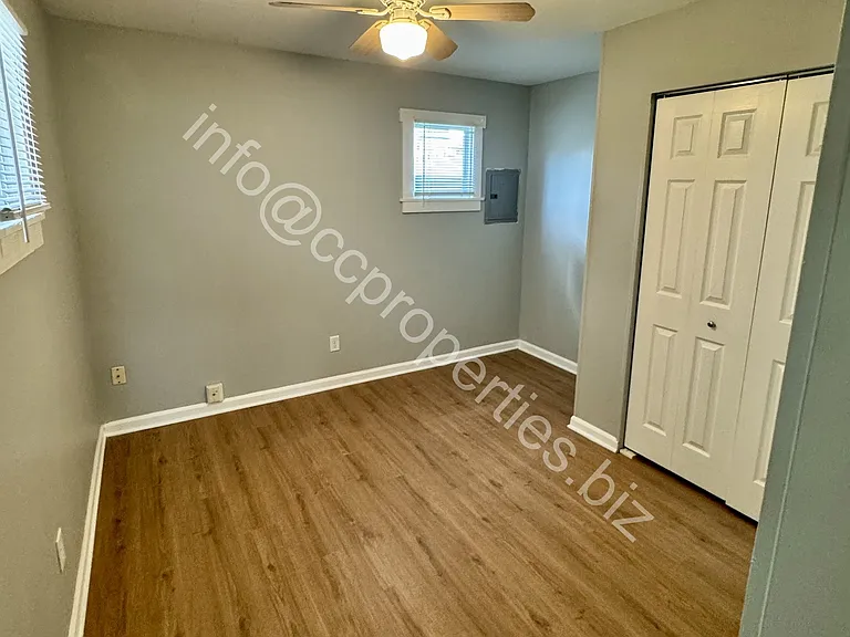 269 S Monroe Ave #C — Photo 16