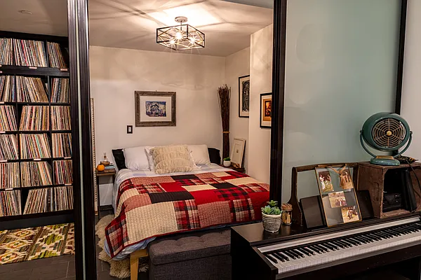 Sold by Compass | media 16