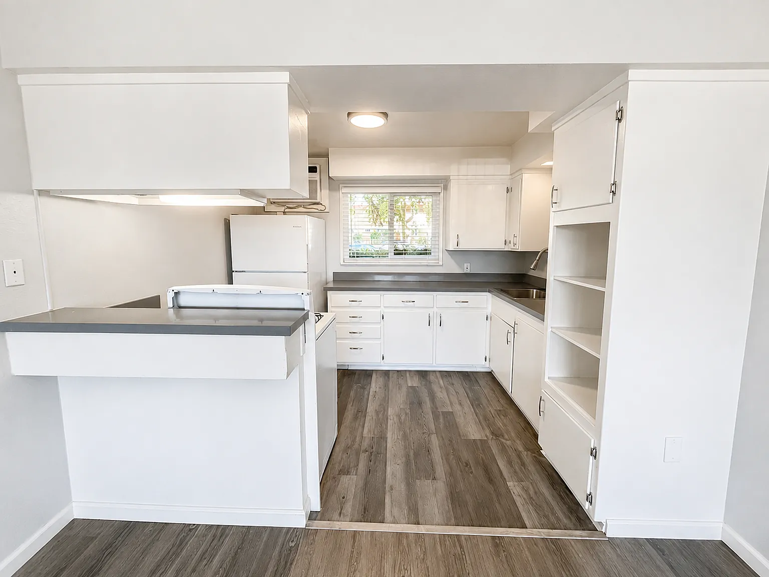 Courtside Apartments — Photo 3