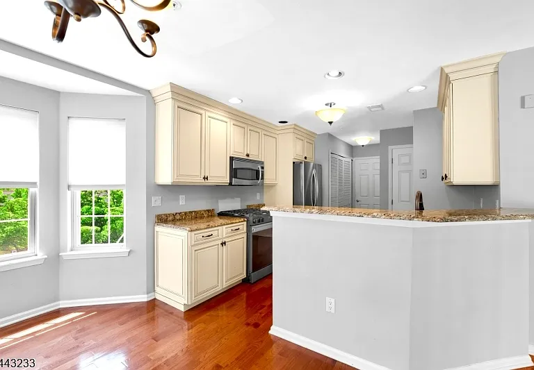 418 Dalton Ct — Photo 25