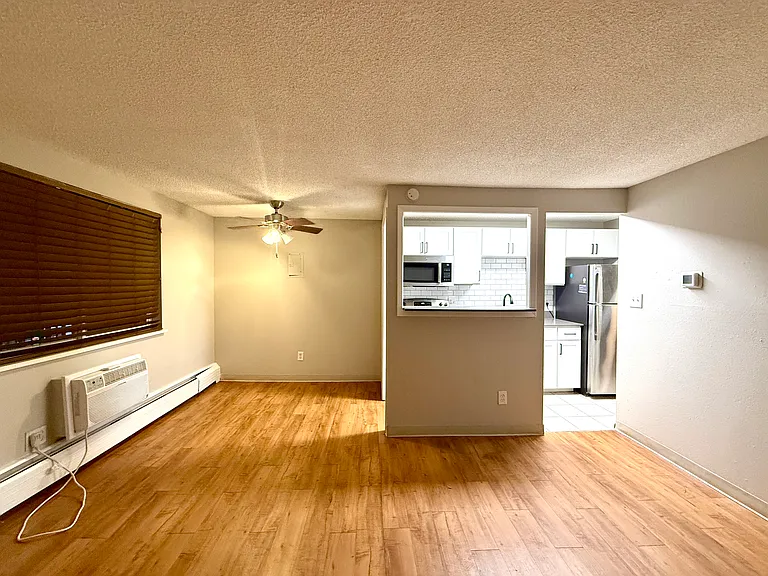1303 Columbine St #105 — Photo 5