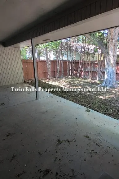 256 Crestview Dr — Photo 32