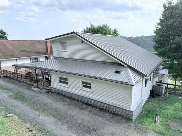 517 3rd St, Isabella, PA 15447