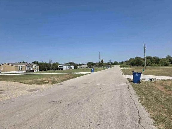 Exterior Neighborhood (street photo)
