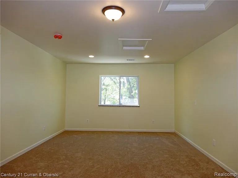 6550 N Inkster Rd — Photo 9