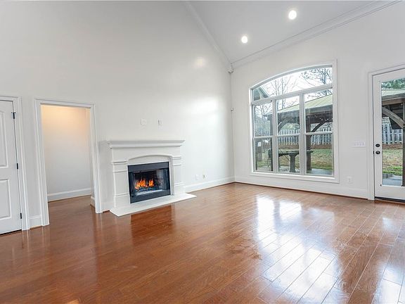 4th image of 1927 Talcott Ct