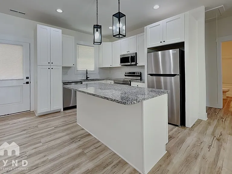 420 E Cedar Ave — Photo 4