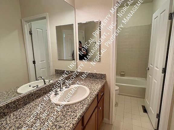 4th image of 147 Gilman Ave