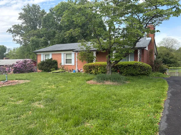 160 S Hughes St, Hamilton, VA 20158